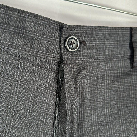 Greg Norman for Tasso Ella Black & Grey Plaid Shorts Size 32 - Picture 2 of 7